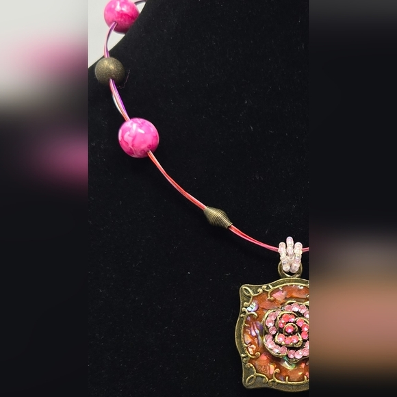 Pretty In Pink Womens Necklace Rhinestones On A Antique Look Metal & Beads Adj - Picture 4 of 10